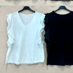 Blusa Branca, com Manga Folhos e Gola V