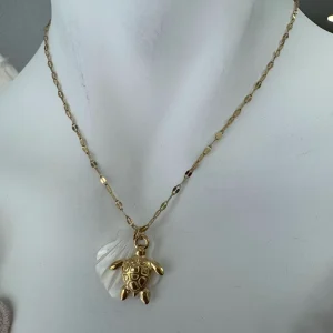Fio Inox, Dourado, Concha Branca com Pendentes Marinhos (VARIEDADES)