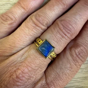 Anel Dourado Quadrado Lapiz Lazuli