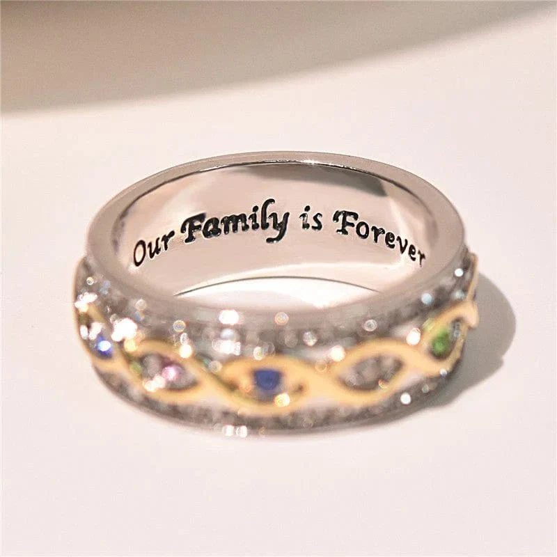 Anel Banhado a Ouro com Pedras Brilhantes - "Our Family Is Forever" (Nossa Família É Para Sempre em Inglês) - Image 3