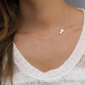 Colar Feminino Cristão em Aço Inoxidável com Pingentes Cruz