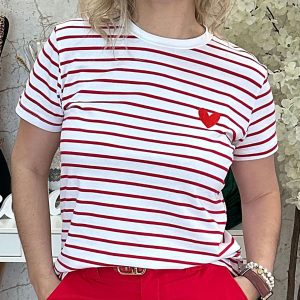 T-Shirt Coração Riscas Vermelhas